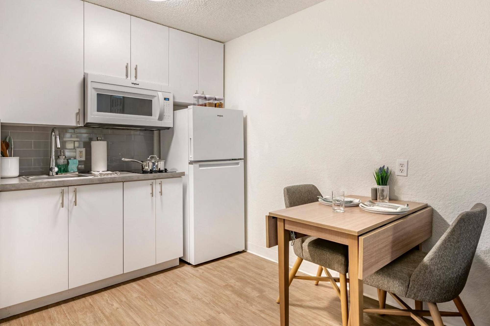 Intown Suites Extended Stay Greensboro Nc - Airport Eksteriør bilde