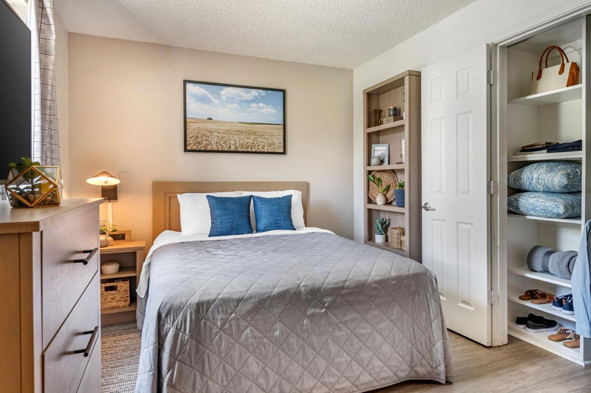 Intown Suites Extended Stay Greensboro Nc - Airport Eksteriør bilde