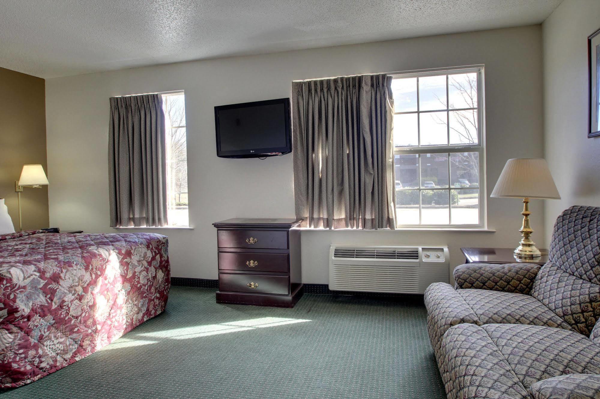 Intown Suites Extended Stay Greensboro Nc - Airport Eksteriør bilde
