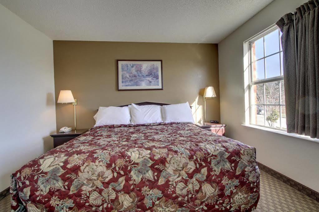 Intown Suites Extended Stay Greensboro Nc - Airport Eksteriør bilde
