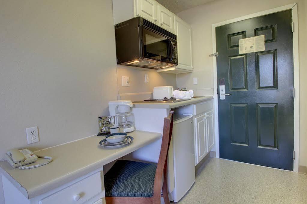 Intown Suites Extended Stay Greensboro Nc - Airport Eksteriør bilde